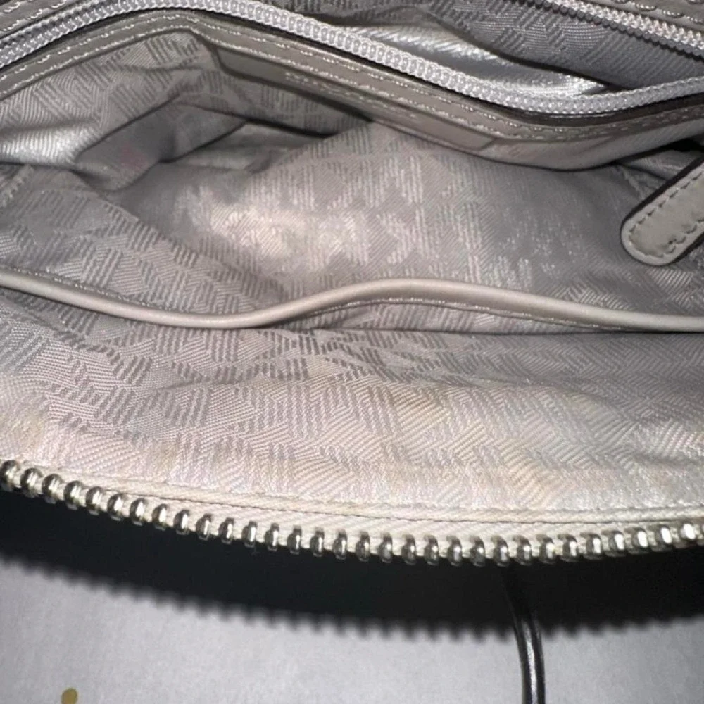 Michael Michael Kors Microstud Cindy Crossbody – Pearl Grey